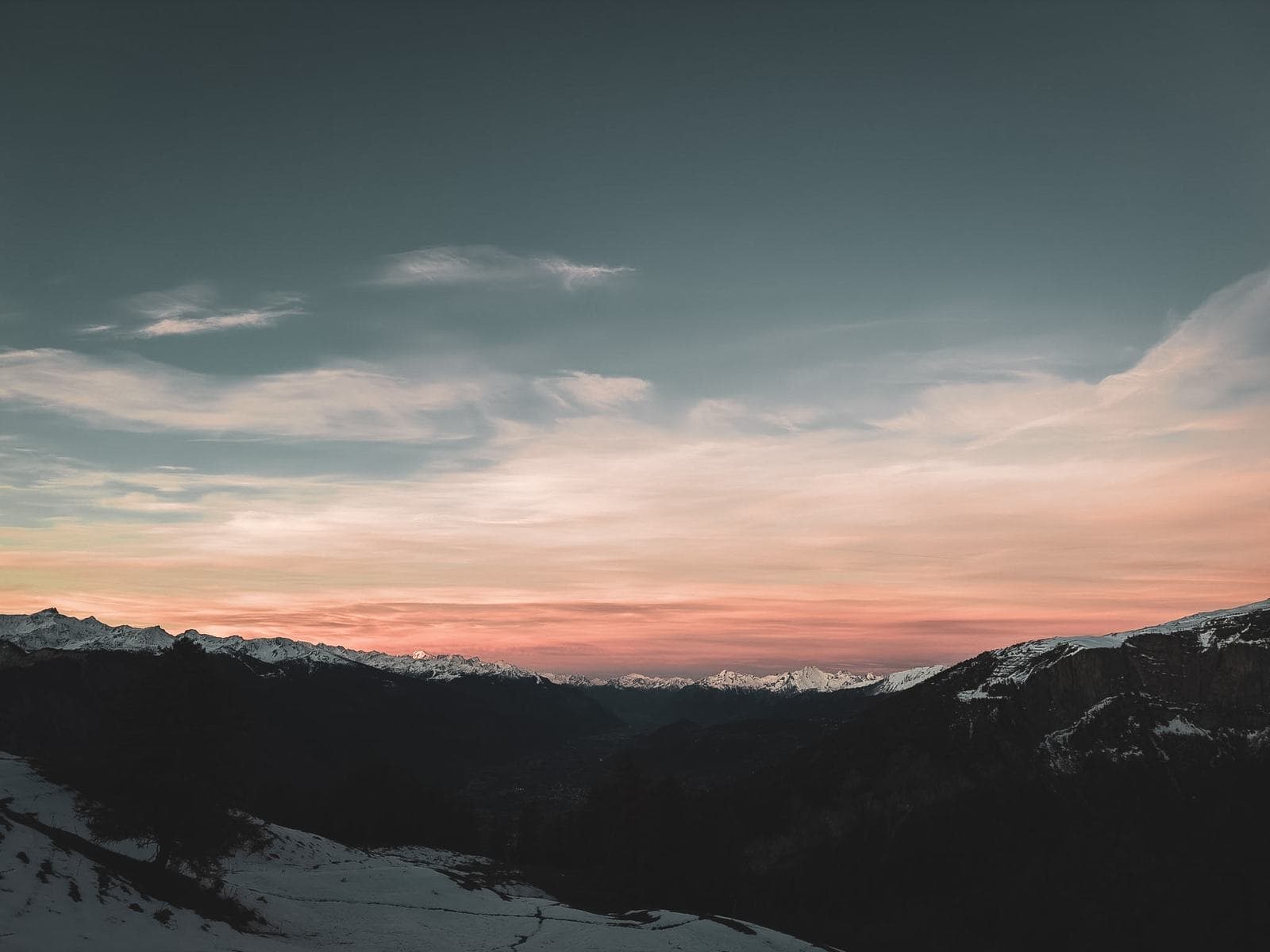 Abendlicht über den Walliser Bergen